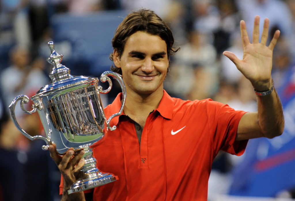 Roger Federer celebrates with the 2008 US Open trophy