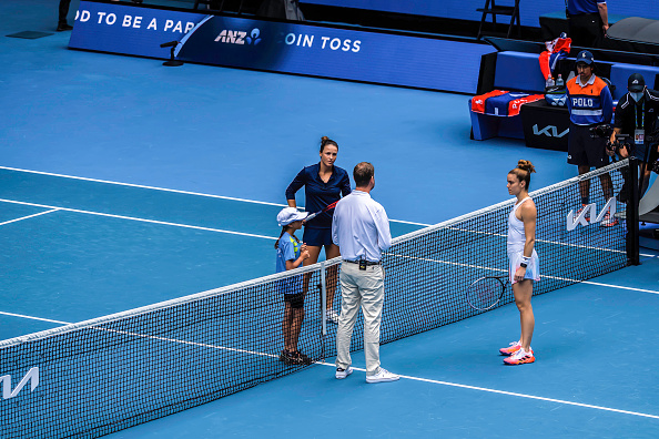 Coin toss before commencing Round 1 match between Maria