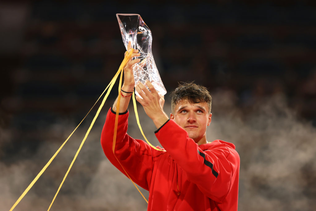 Jakub Mensik posing with the trophy after winning the 2026 Miami Open.