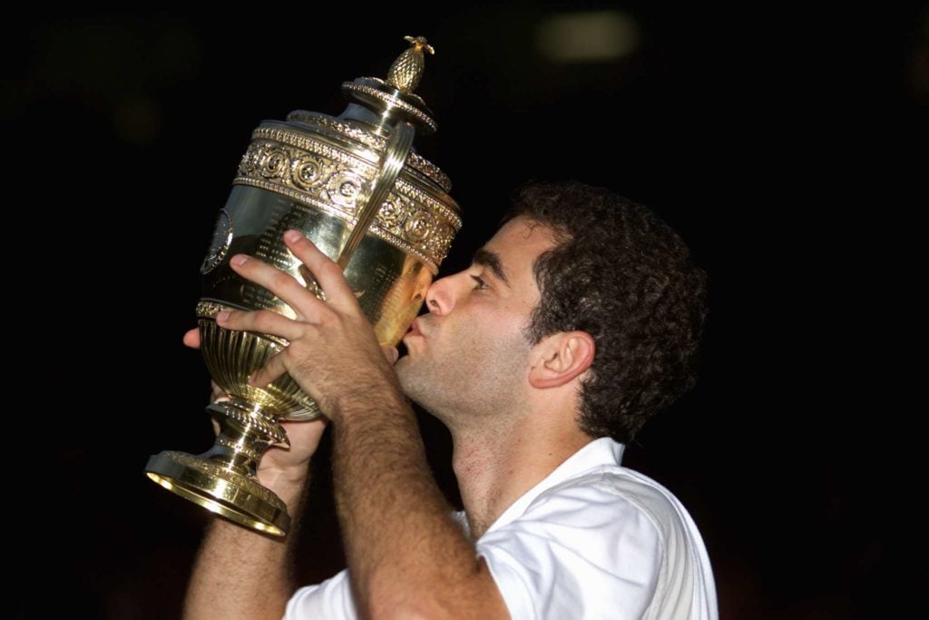 Pete Sampras kisses the 2000 Wimbledon title.