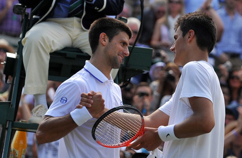 Serbian player Novak Djokovic (L) shakes