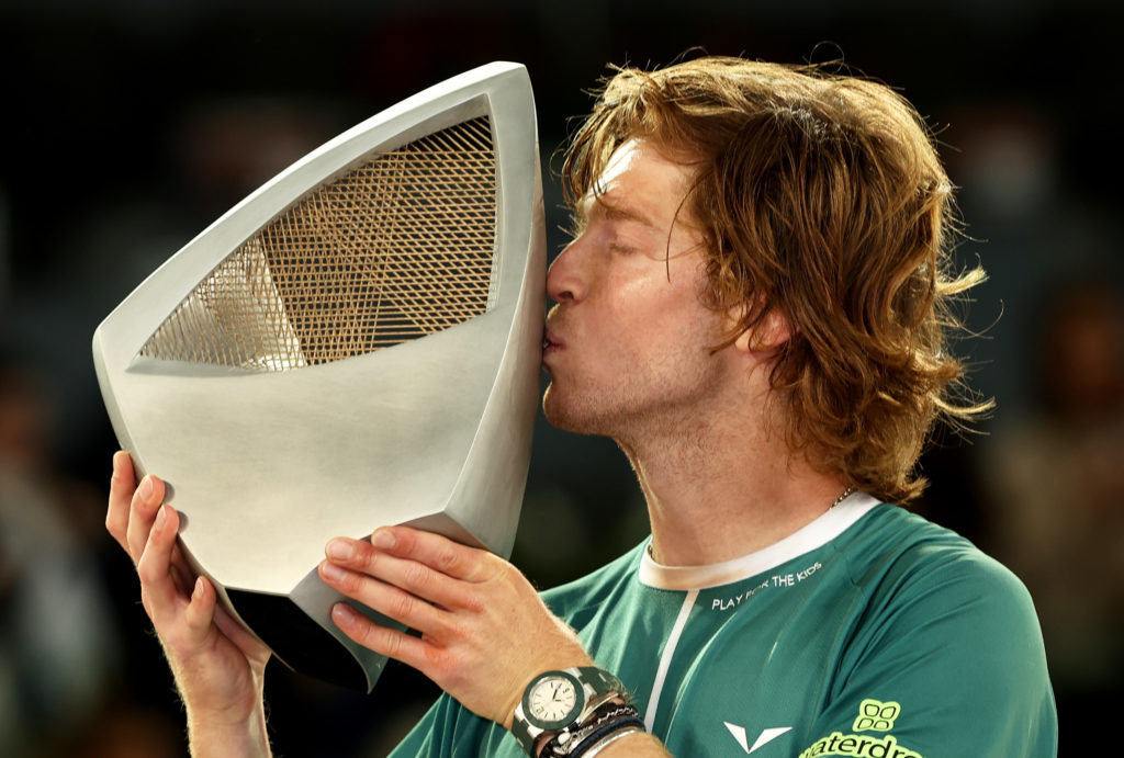 Andrey Rublev kissing the Madrid Open trophy.