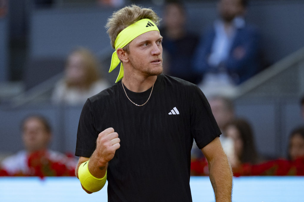 Alejandro Davidovich Fokina celebrates against Nuno Borges at the 2025 Madrid Open