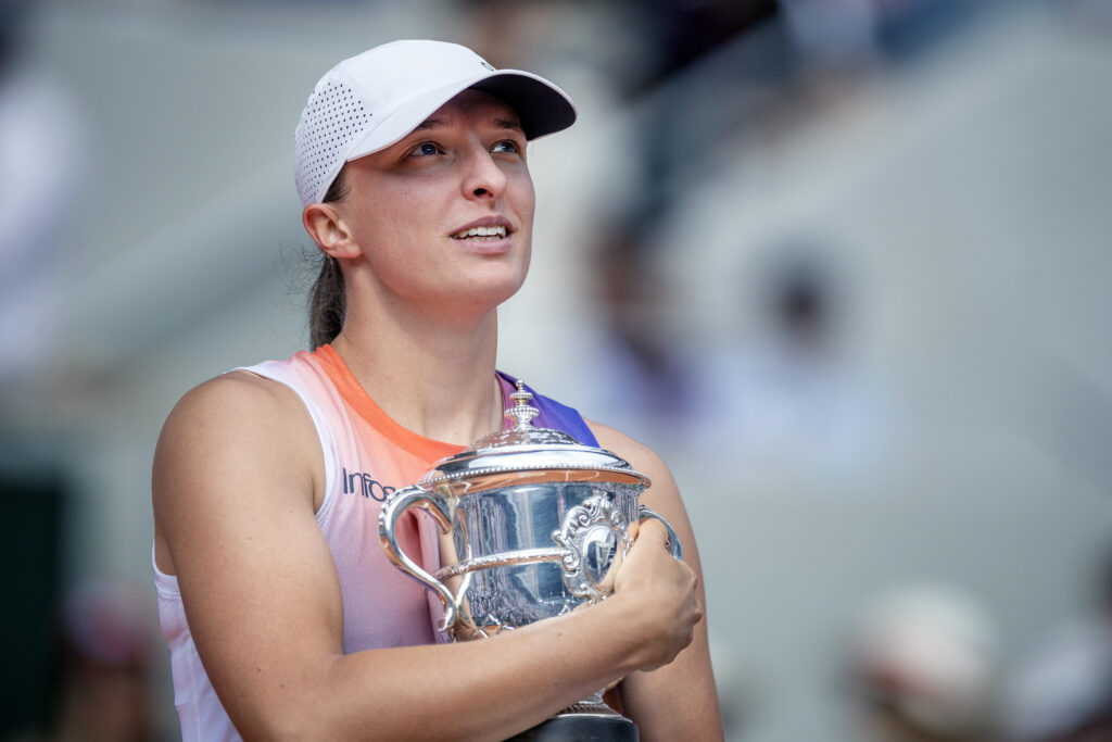 Iga Swiatek holds the trophy after winning the 2024 French Open