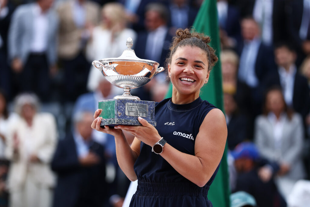 Jasmine Paolini lifts the trophy after beating Coco Gauff in the 2025 Italian Open final