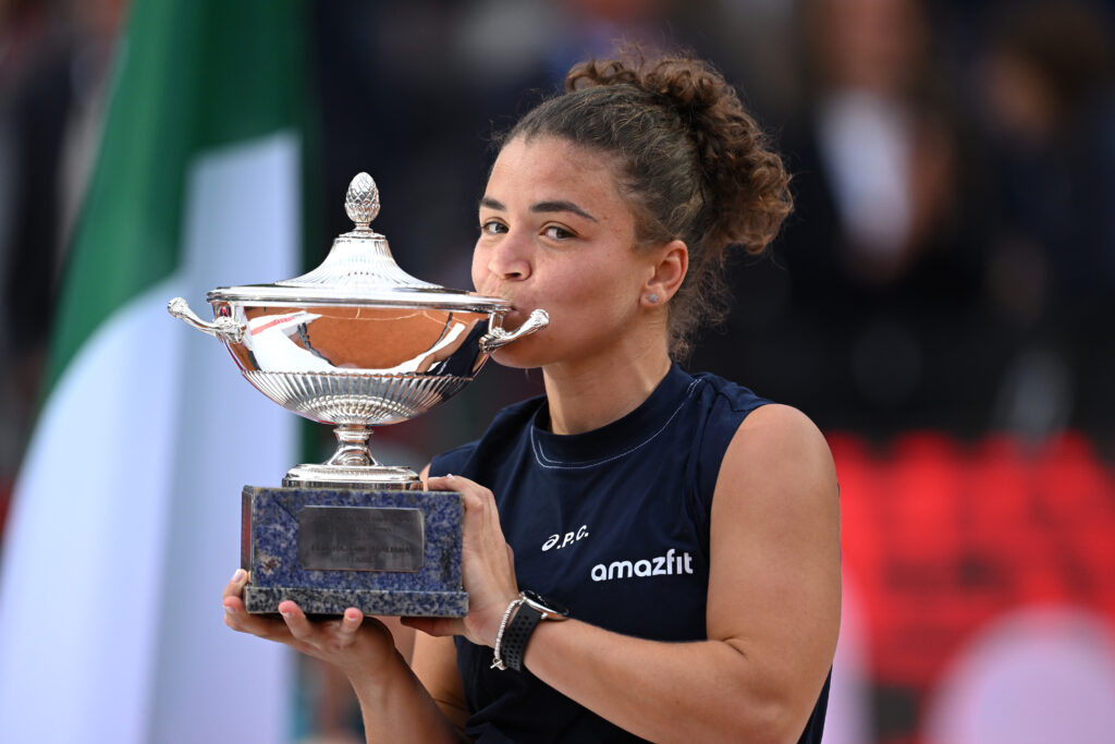 Jasmine Paolini kisses the Italian Open trophy after beating Coco Gauff in the 2025 final