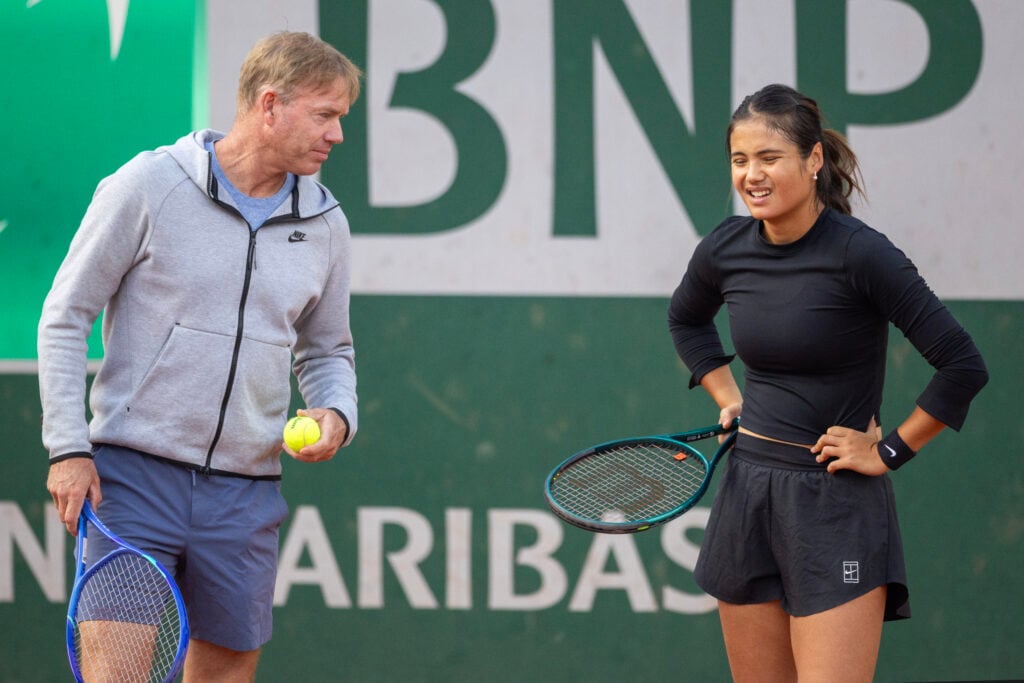 Mark Petchey and Emma Raducanu training together at the 2025 French Open