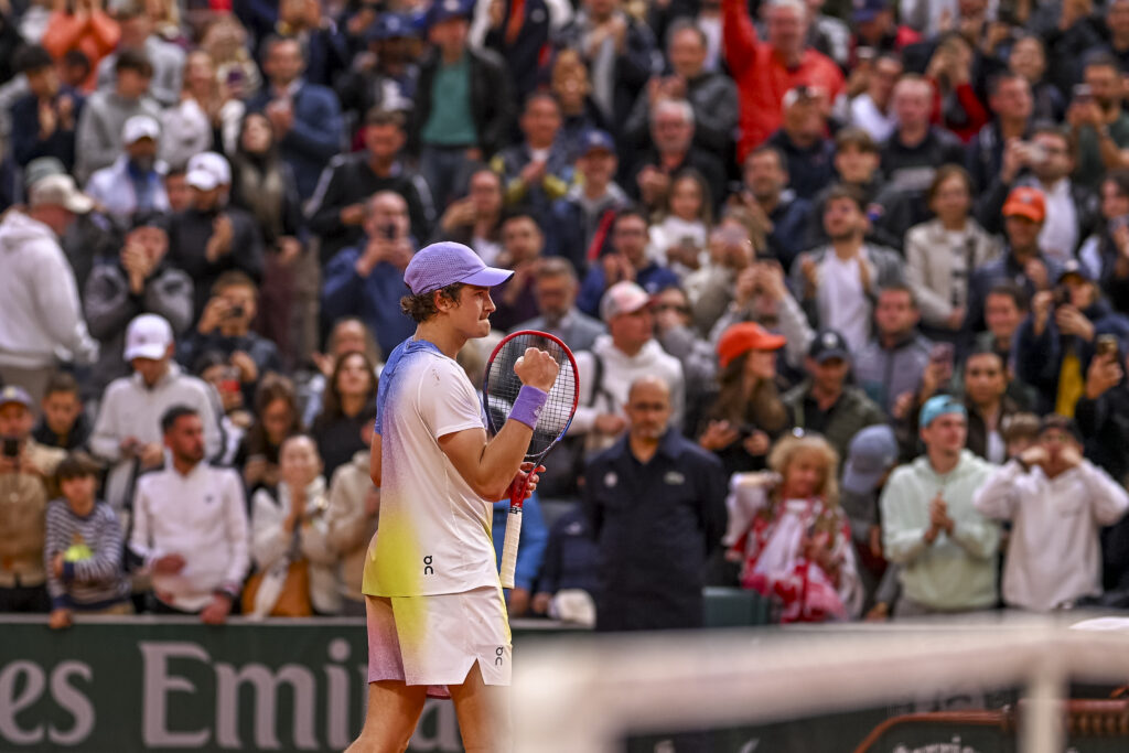 Joao Fonseca celebrates after beating Hubert Hurkacz at the 2025 French Open