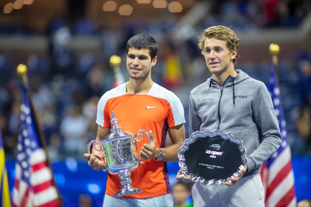 Carlos Alcaraz and Casper Ruud with their trophies after the US Open final 2022.