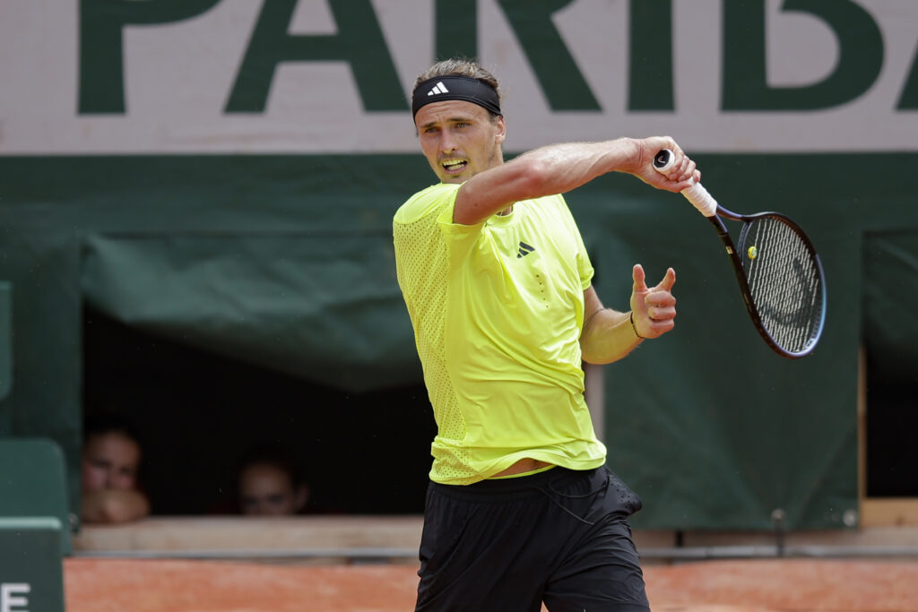 Alexander Zverev of Germany plays a forehand against Jesper De Jong of Netherlands during the 2025 French Open Day 5 at Roland Garros.