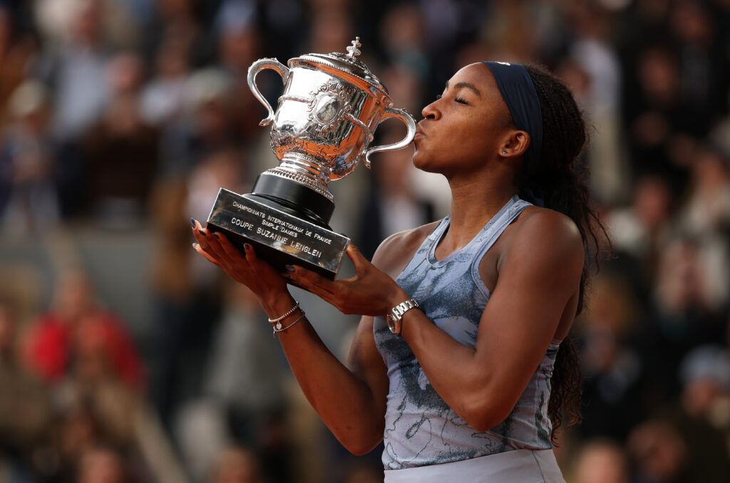 Coco Gauff kisses the French Open trophy after beating Aryna Sabalenka in the 2025 final