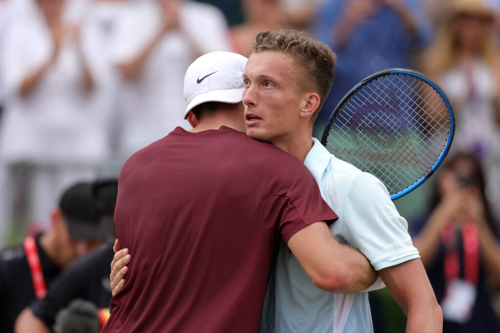 Jack Draper and Jiri Lehecka embrace after their semi-final at Queen's.