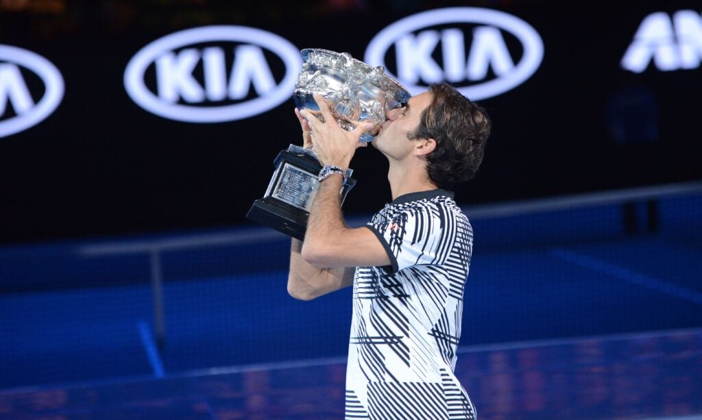 Roger Federer kissing the Australian Open title in 2017.