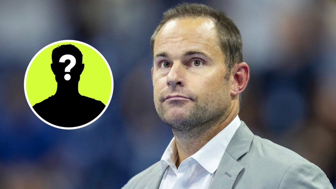 Image of Andy Roddick watching on at the 2023 US Open tournament, inset of a male mystery player