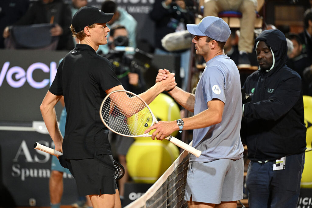 Jannik Sinner and Tommy Paul shake hands