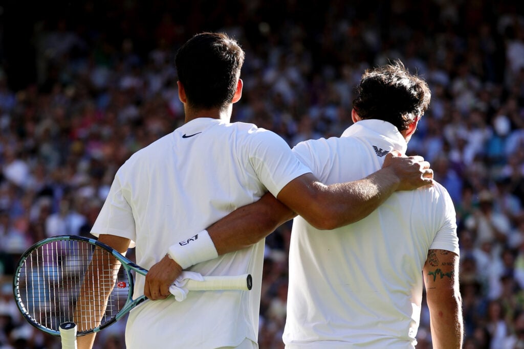 Carlos Alcaraz and Fabio Fognini, arm in arm