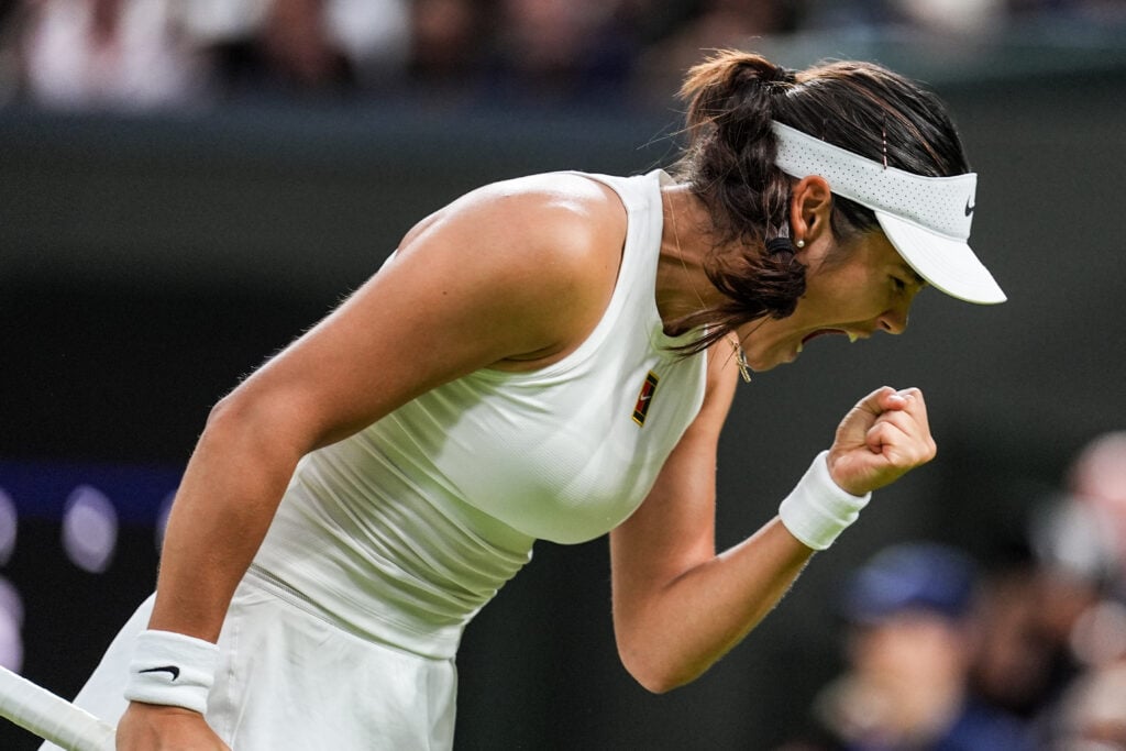 Emma Raducanu shouts, pumping her fist
