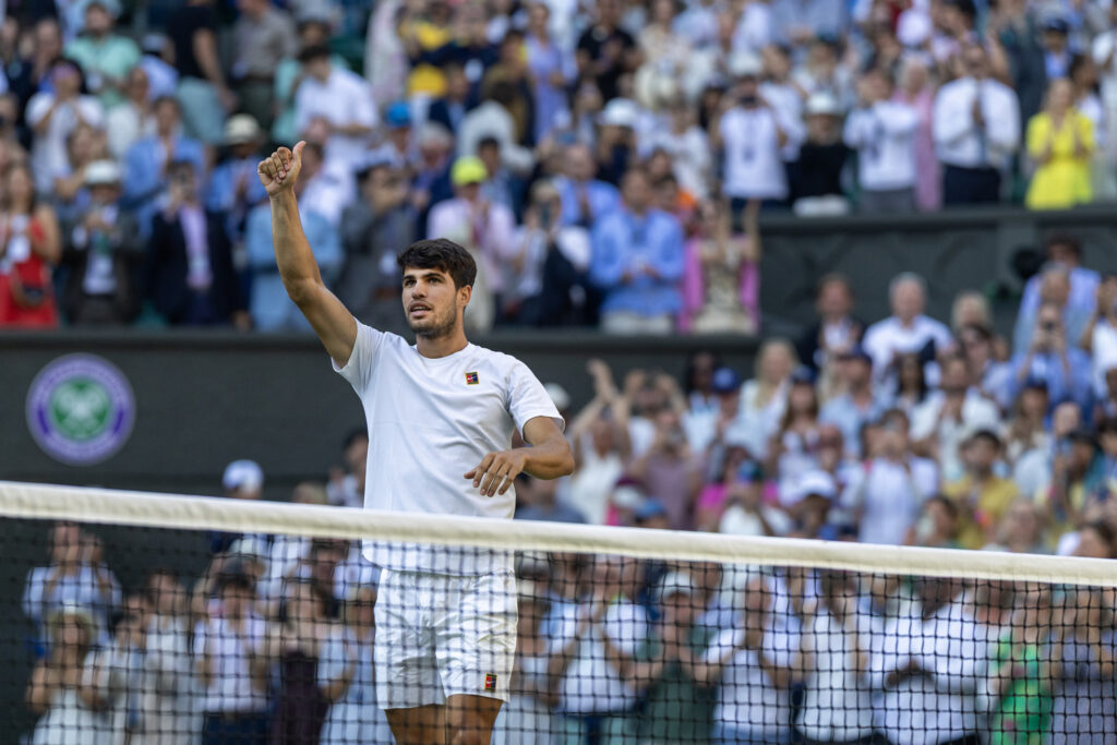 Carlos Alcaraz puts his thumb up to the crowd