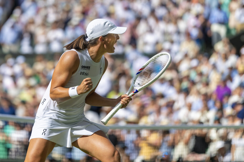 Iga Swiatek celebrates her win over Amanda Anisimova in the 2025 Wimbledon final