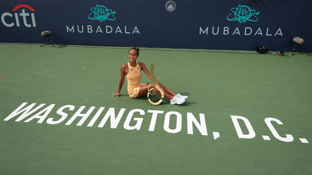 Leylah Fernandez with the Washington Open title.