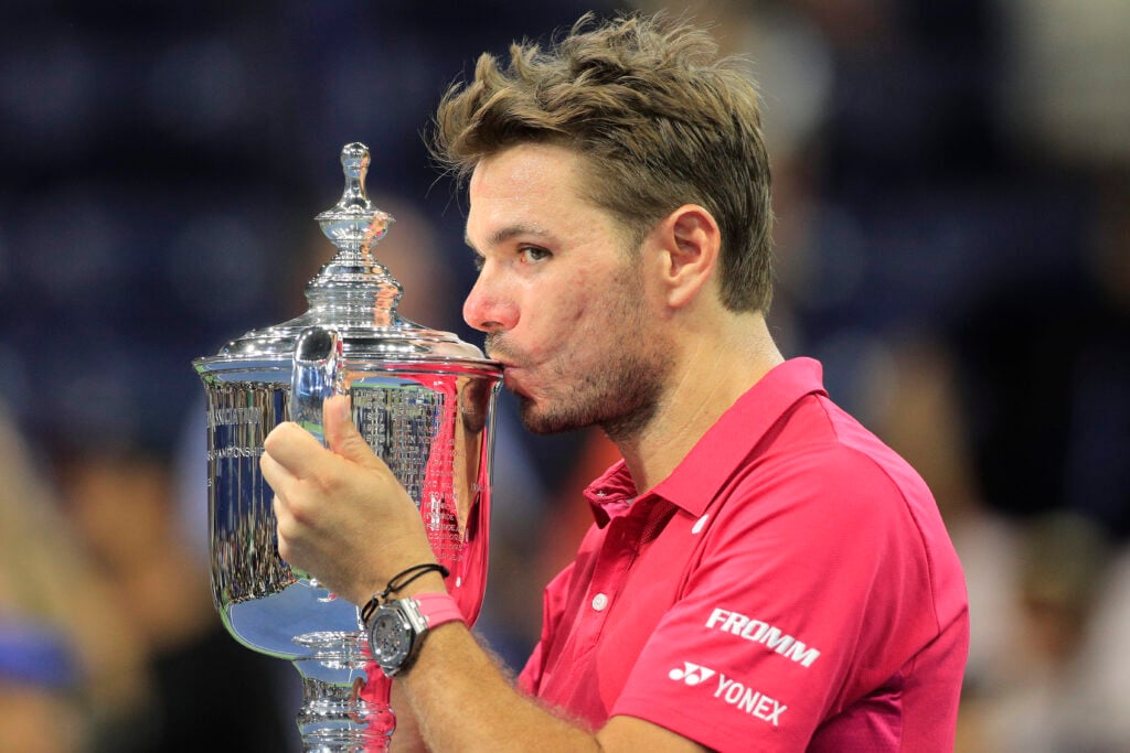 Stan Wawrinka kissing the US Open trophy in 2016.