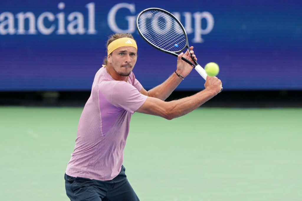 Alexander Zverev hits a slice at the 2024 Cincinnati Open