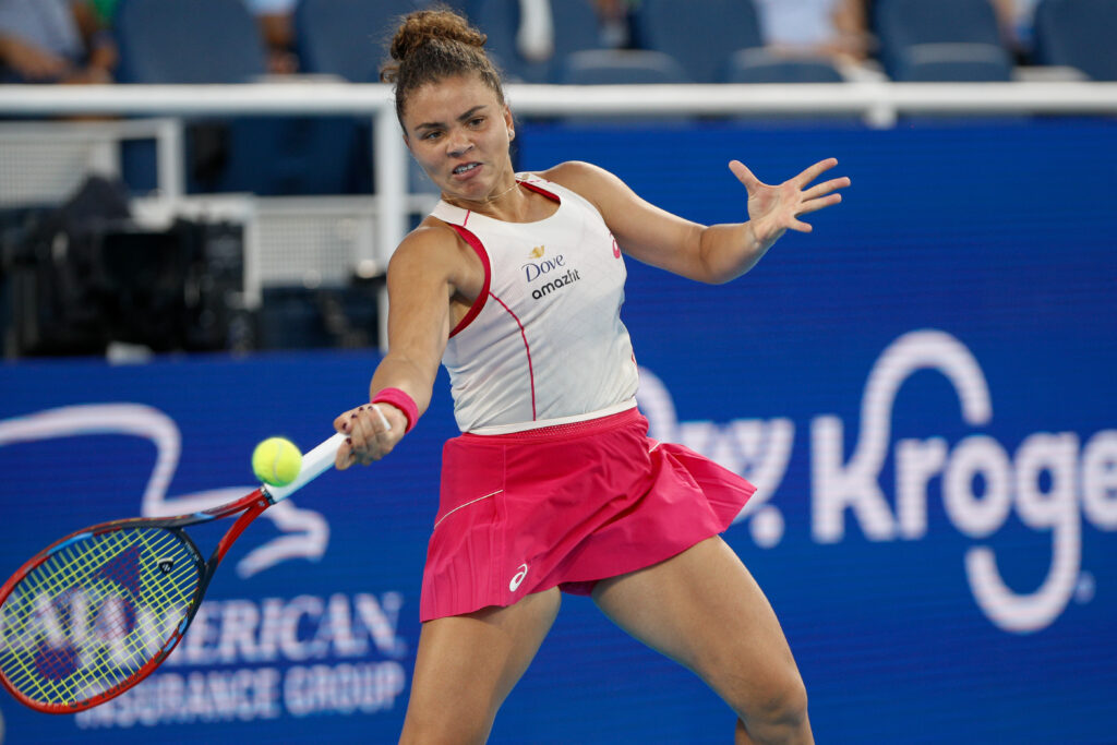 Jasmine Paolini hits a forehand at the 2025 Cincinnati Open