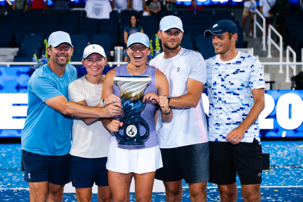 Iga Swiatek and her team pose with the 2025 Cincinnati Open trophy