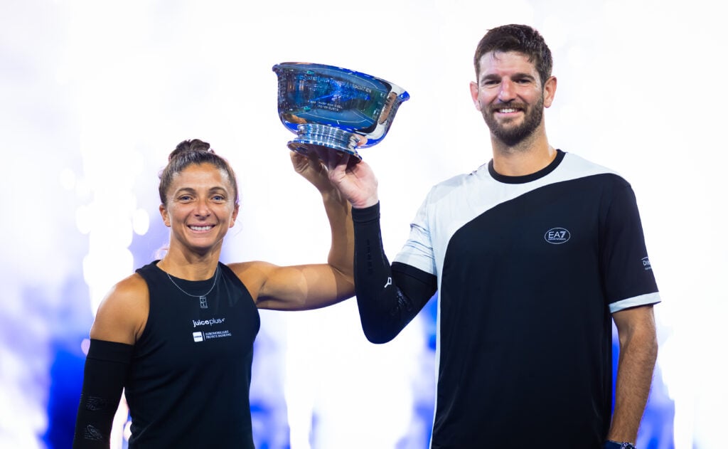 Sara Errani and Andrea Vavassori pose with their titles after winning the 2025 US Open mixed doubles event