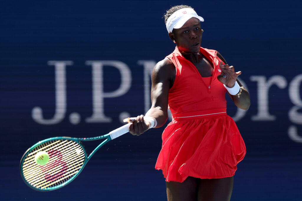 Victoria Mboko hits a forehand at the 2025 US Open - Day 2