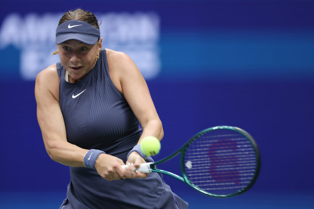 Amanda Anisimova hits a backhand during the 2025 US Open final