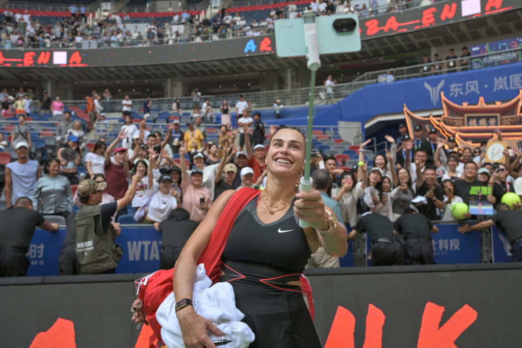 Aryna Sabalenka takes a picture with the Wuhan Open crowd.