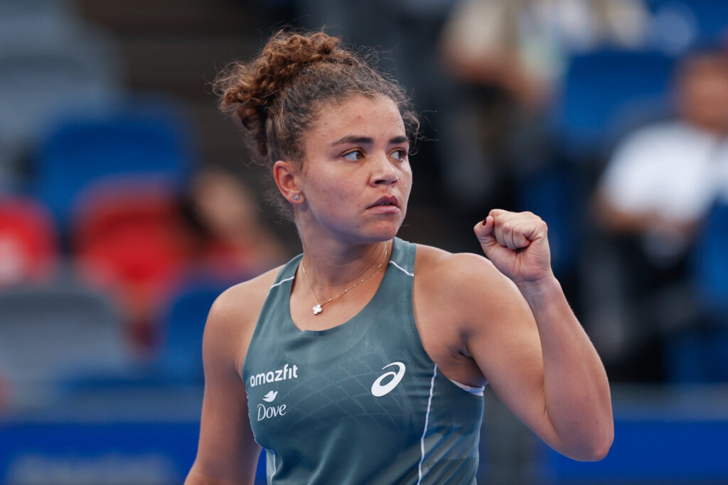 Jasmine Paolini celebrates a point at the Wuhan Open.