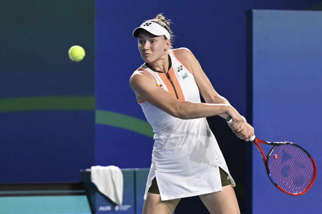 Elena Rbakina plays at the Ningbo Open
