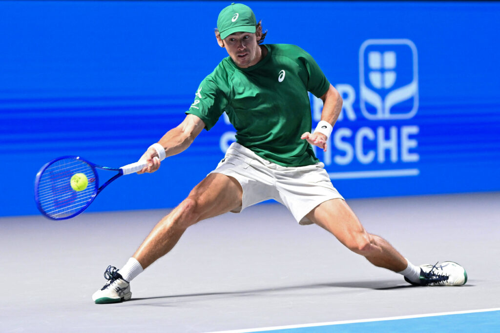 Alex de Minaur plays a forehand at the Vienna Open.