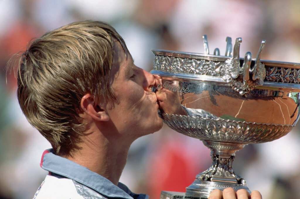 Yevgeny Kafelnikov kisses the trophy after winning the 1996 French Open