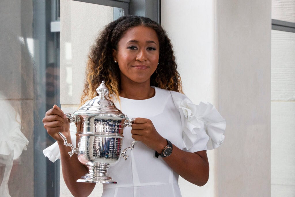Naomi Osaka holding the US Open title in 2018.