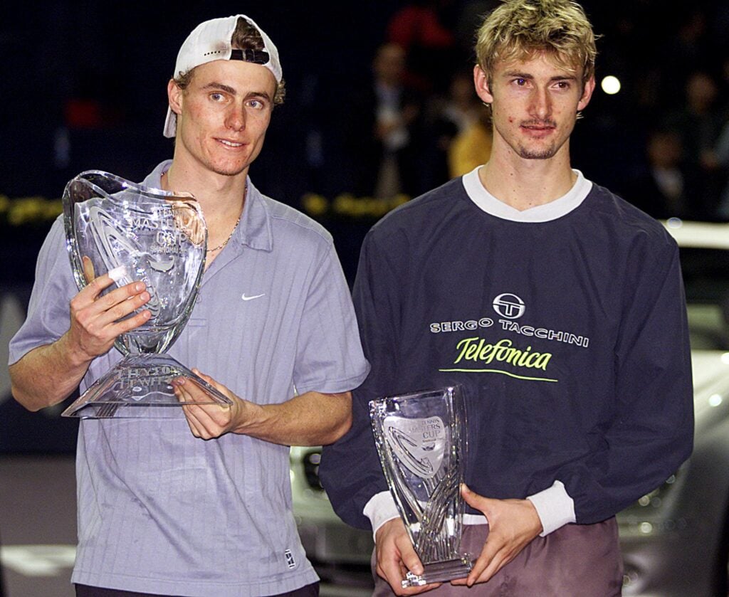 Juan Carlos Ferrero and Lleyton Hewitt pose together after the final of the 2002 ATP Finals