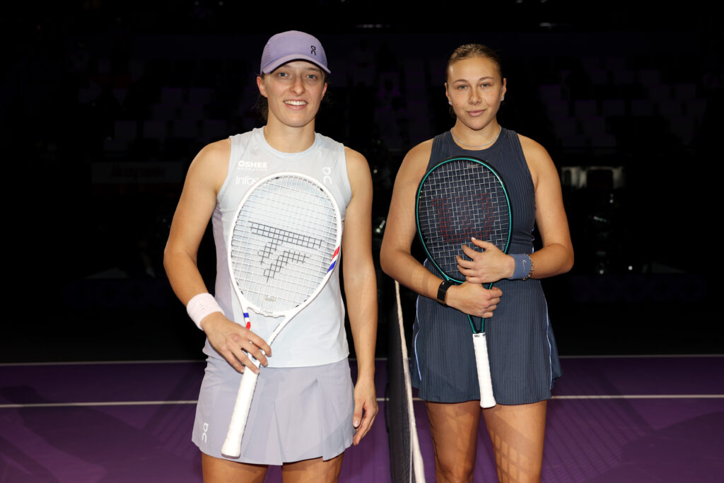 Iga Swiatek and Amanda Anisimova pose for a picture together ahead of the 2025 WTA Finals