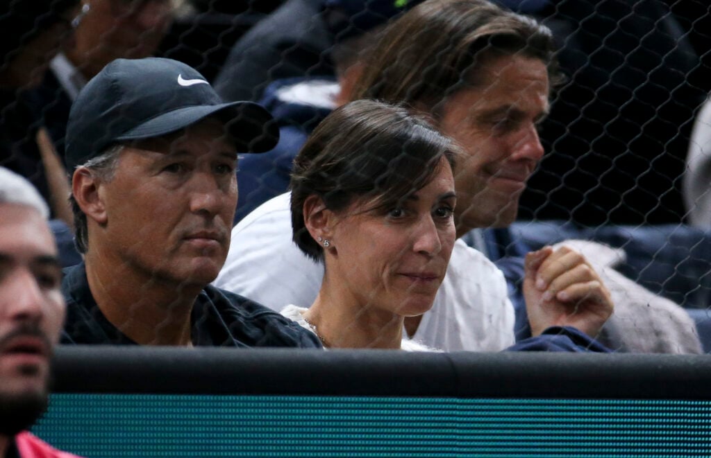 Franco Davin and Flavia Pennetta watching Fabio Fognini play at the 2018 Paris Masters.