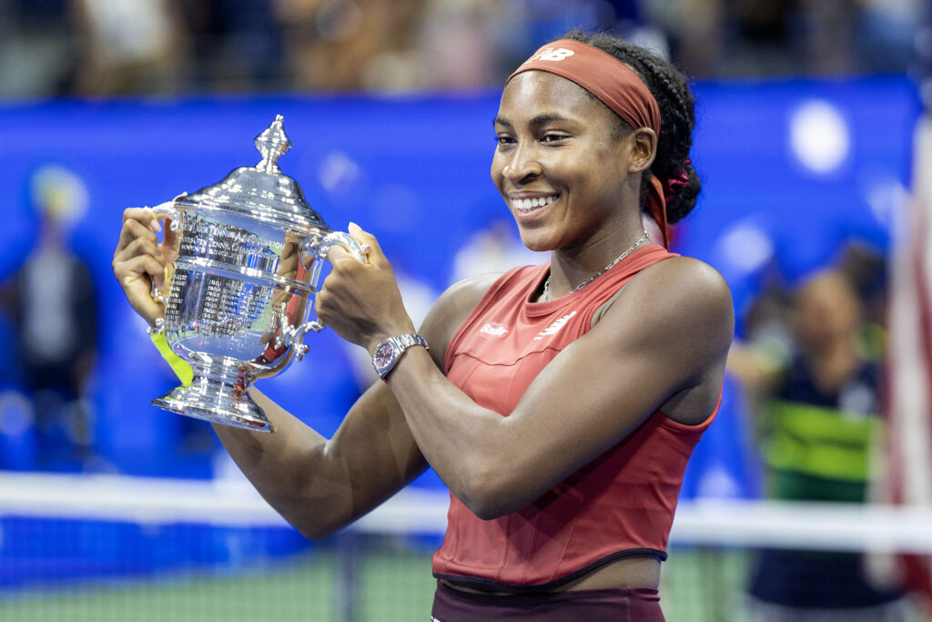 Coco Gauff holding the 2023 US Open title.