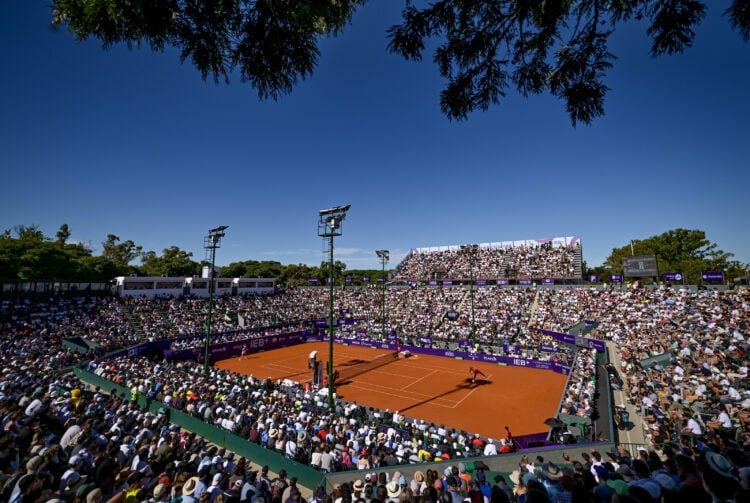 Photo by Marcelo Endelli/Getty Images