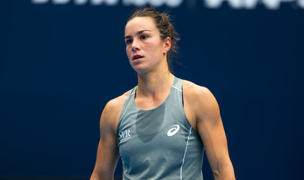 Lois Boisson reacts during her defeat to Emma Navarro at the 2025 China Open