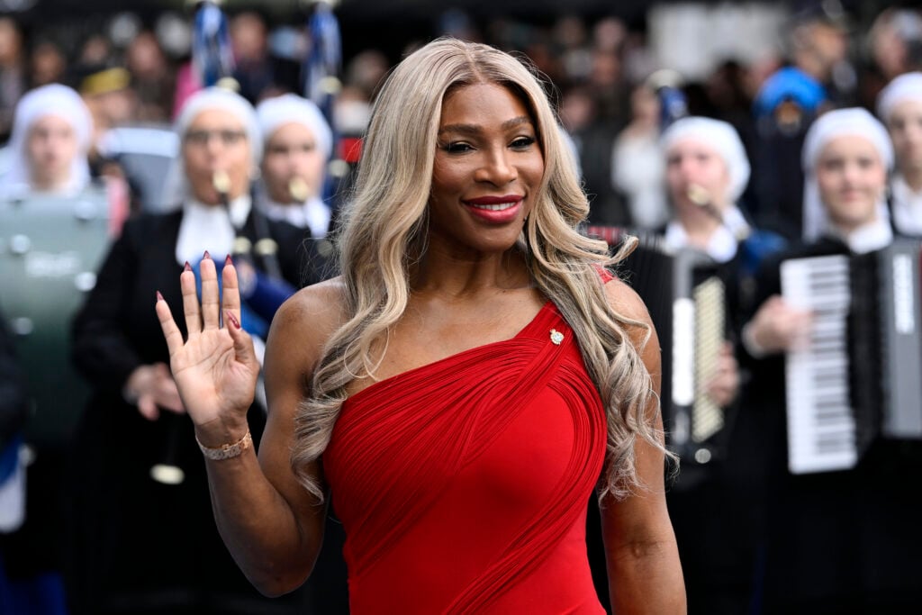 Serena Williams attends an awards ceremony in 2025