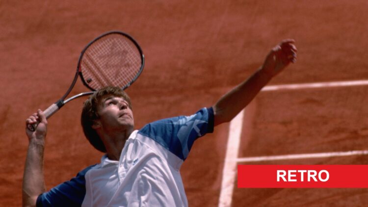Image of Andrei Chesnokov reaching for a serve during the 1989 French Open