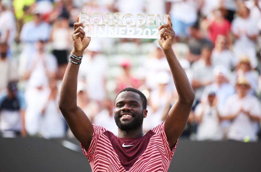 Frances Tiafoe lifts the trophy after winning the 2023 BOSS Open in Stuttgart.