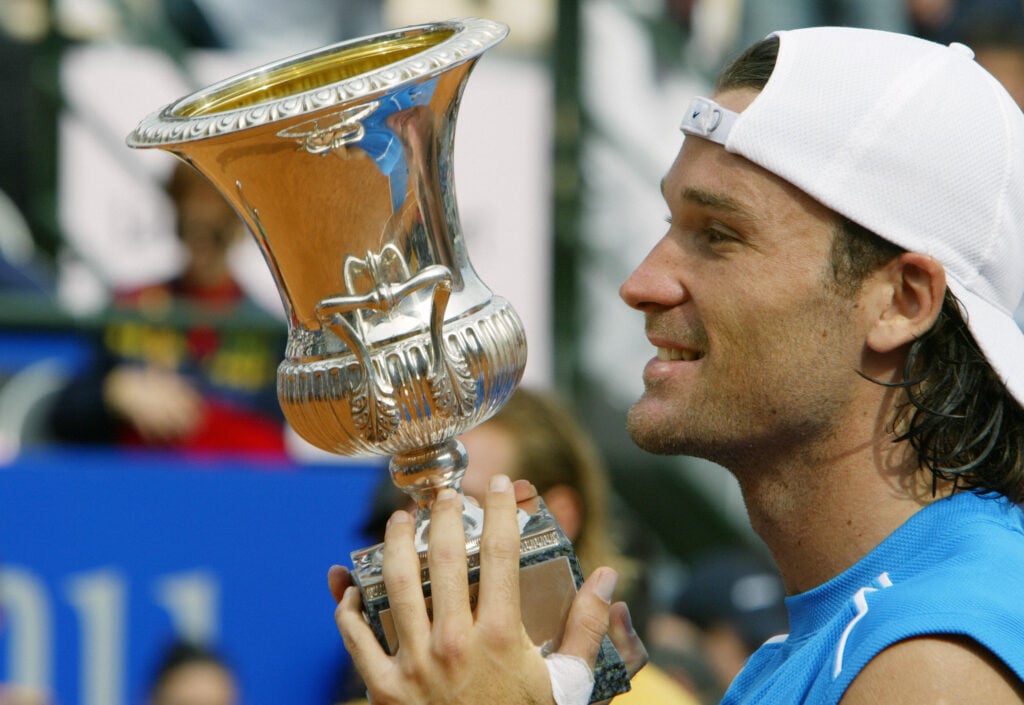 Carlos Moya celebrates after winning the 2004 Italian Open