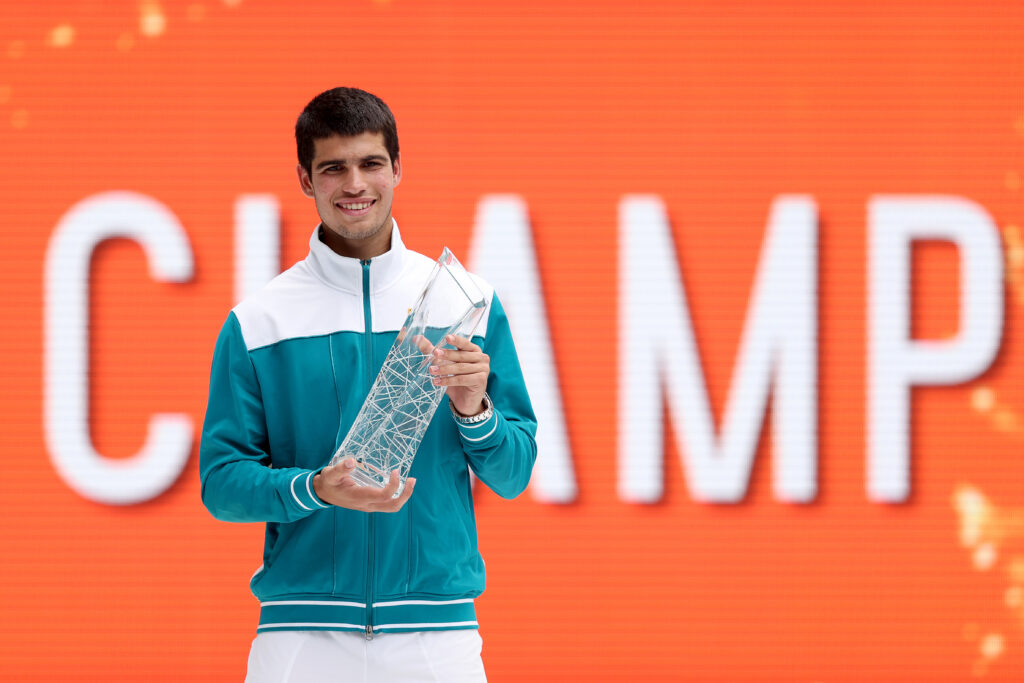 Carlos Alcaraz poses with the trophy after winning the 2022 Miami Open.