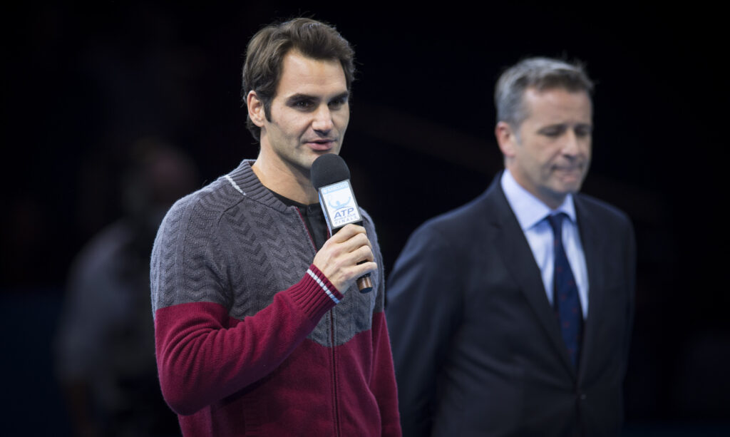 Roger Federer speaks on court after withdrawing from the final of the 2014 ATP Finals.