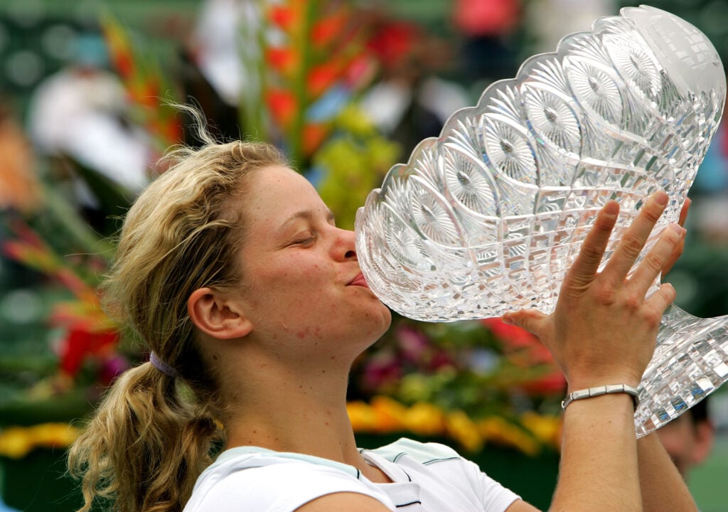 Kim Clijsters kissing the Miami Open title in 2005.